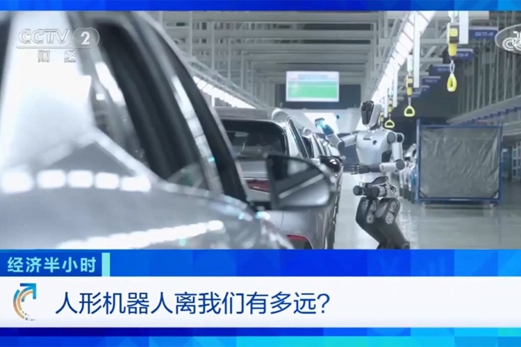中央电视台《经济半小时》栏目对星空真人机器人的专题报道
